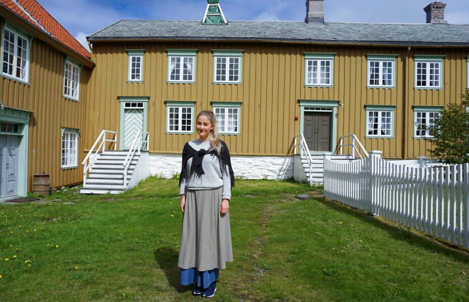 <b>TIL­BA­KE I TID:</b> Tau­sa Su­san­ne Oli­se Tor­vik brin­ger gjes­tene til­ba­ke til 1800-tal­let på det gam­le han­dels­ste­det.