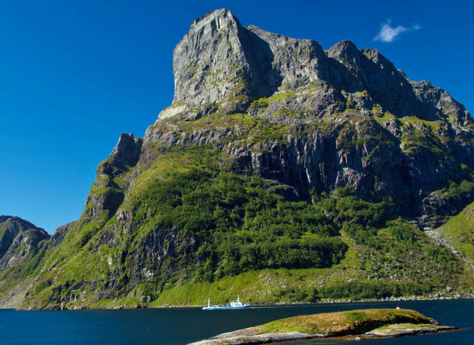 EUROPAS HØYESTE: Hornelen ved Bremanger i Nordfjord er Europas høyeste havklippe. 860 meter over havsnivå rager den.