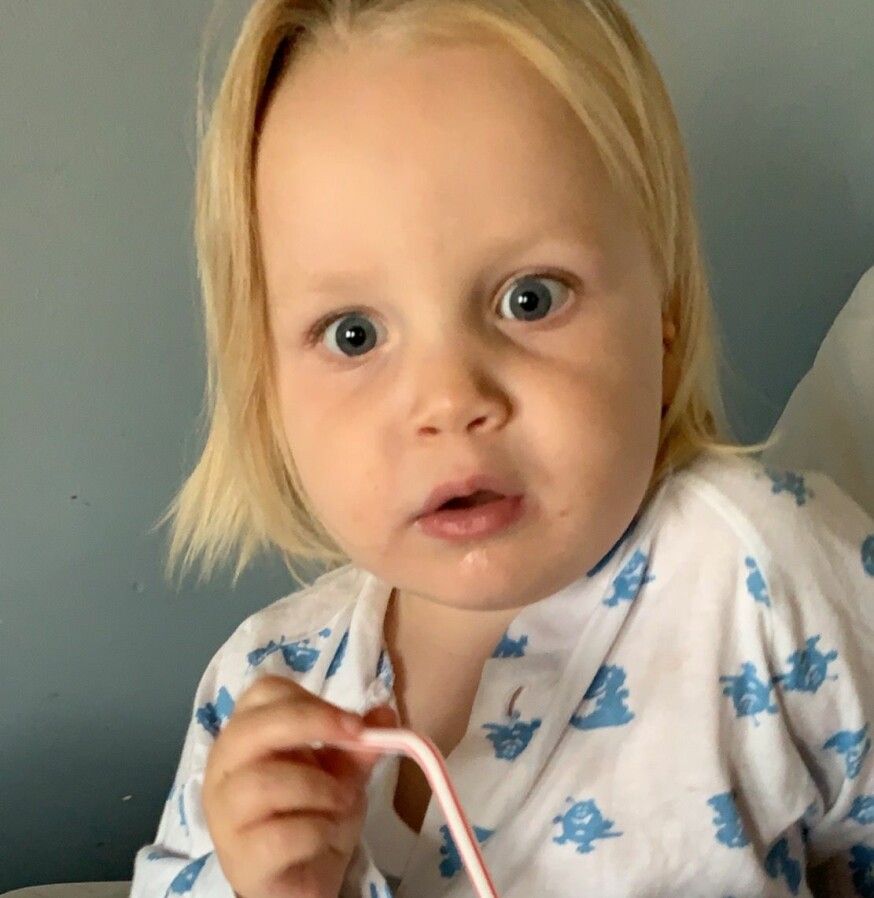 HAVNET PÅ SYKEHUS: Lilly fikk føling i selskap. Foreldrene ga mer karbohydrater uten at blodsukkeret steg, og Lilly svarte ikke lenger på tiltale. Hun fikk god hjelp på sykehuset.