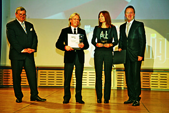 <b>PRIS:</b> For Mirage GT fikk Uwe Gemballa pris som årets tuner i roadster-klassen i forbindelse med Auto Bilds Race Night i 2009.