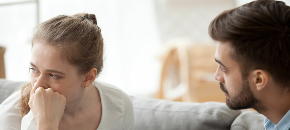 Tegn på at partneren din er sykelig sjalu
