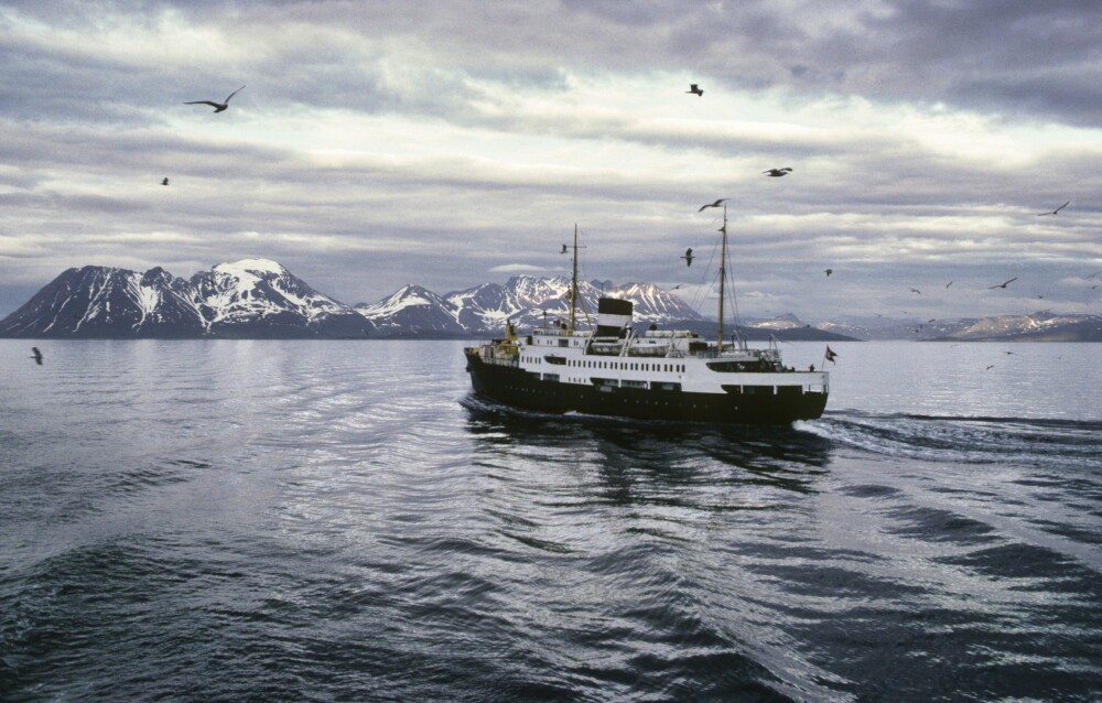 <b>HERJET:</b> Hurtigruteskipet Nordlys trafikkerte norskekysten fra 1951 til året etter grunnstøtingen nord for Bergen. Ulykken var tilsynelatende uforklarlig. Nå forteller mannskapet om opptakten til ulykken.