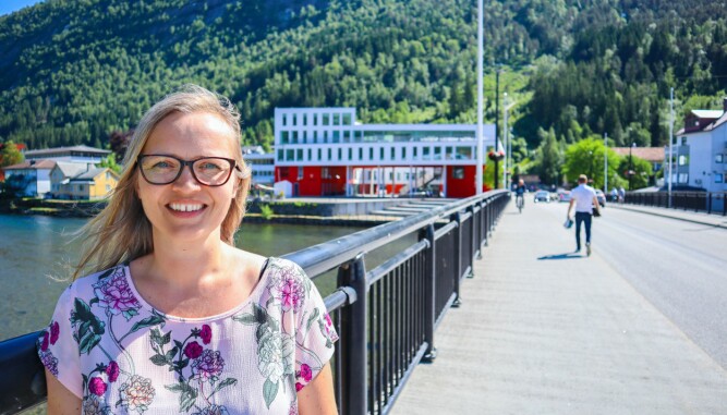 STOLT: Astrid Bakke Grimeland er glad i hjemstedet Førde.