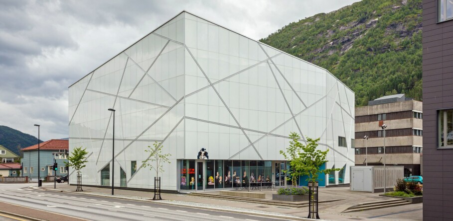 <b>KUNSTMUSEUM:</b> Sogn og Fjordane Kunstmuseum ligger i Førde. Det har visstnok også byens fineste takterrasse.