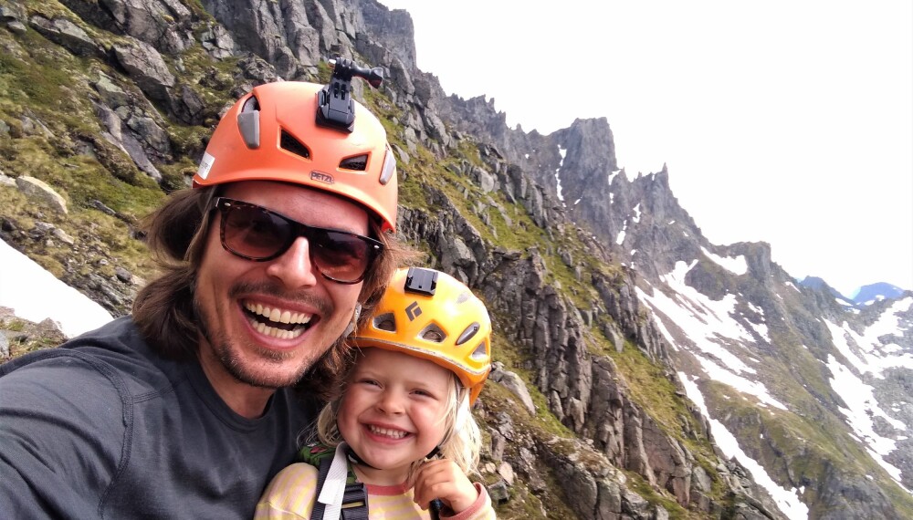 TO TØFFINGER: Alexander og Mina elsker å dra på nye eventyr sammen, TO TØFFINGER: Alexander og Mina elsker å dra på nye eventyr sammen,