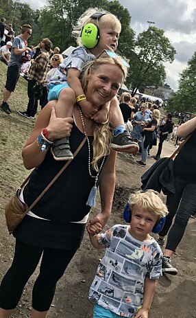 OSLOVE: Elin og barna på konsert i Oslo, før hun fulgte drømmen om stillheten.