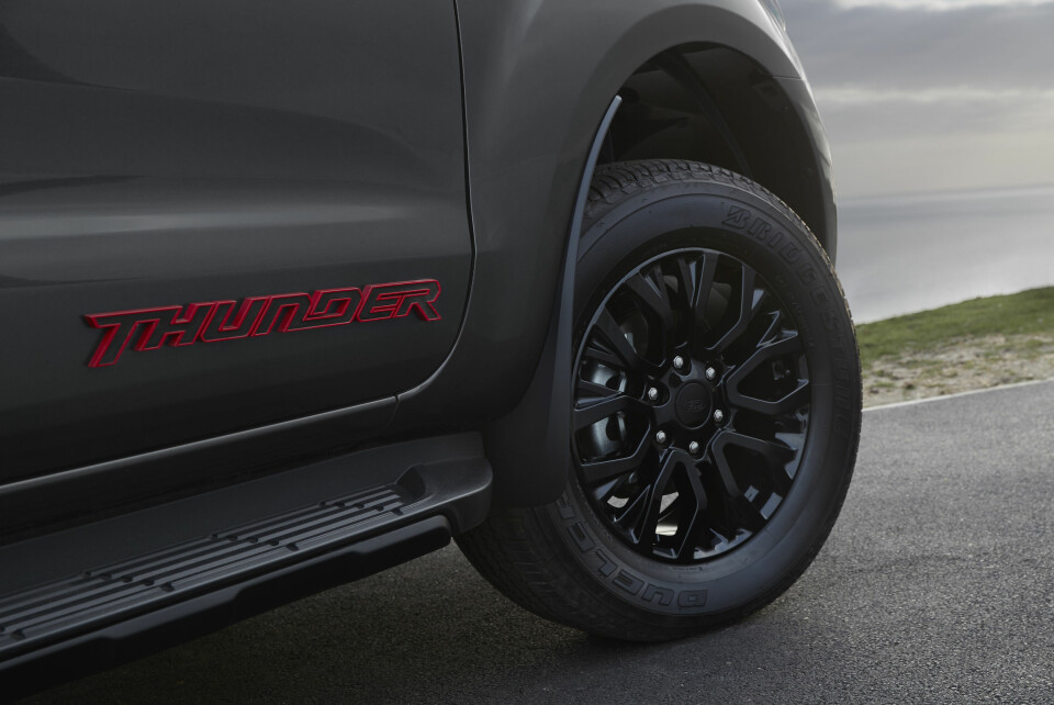 3D: Thunder-emblem med 3D-effekt.