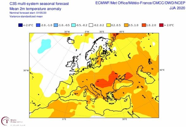 SPÅR TØRR OG VARM SOMMER I EUROPA: Copernicus Climate Change Service spår en uvanlig varm og tørr sommer nedover på kontinentet, skriver Bloomberg. For Norden og Norge er tendensen nærmere det normale, viser dette temperaturkartet.