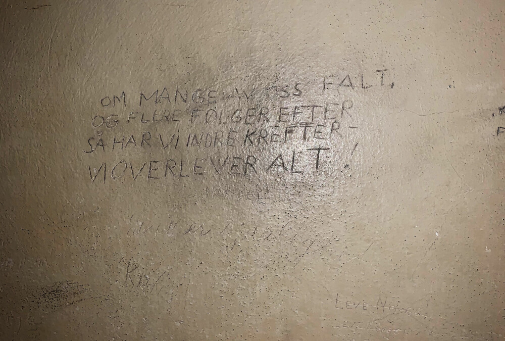 <b>SKRIFTEN PÅ VEGGEN:</b> Fortsatt er hilsener fra Gestapo-fanger synlig på veggene i Veiten 3 i Bergen. Nå skal publikum få se ved selvsyn hvor motstandsmenn ble fengslet og torturert, takket være idealister.