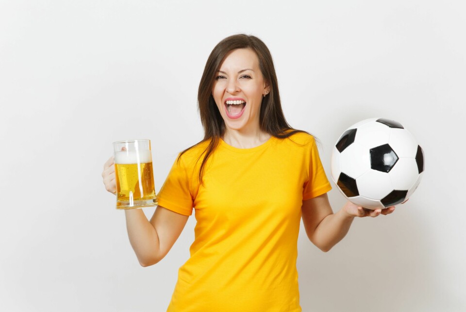 HELLIG TREENINGHET: Fotball, damer og øl.