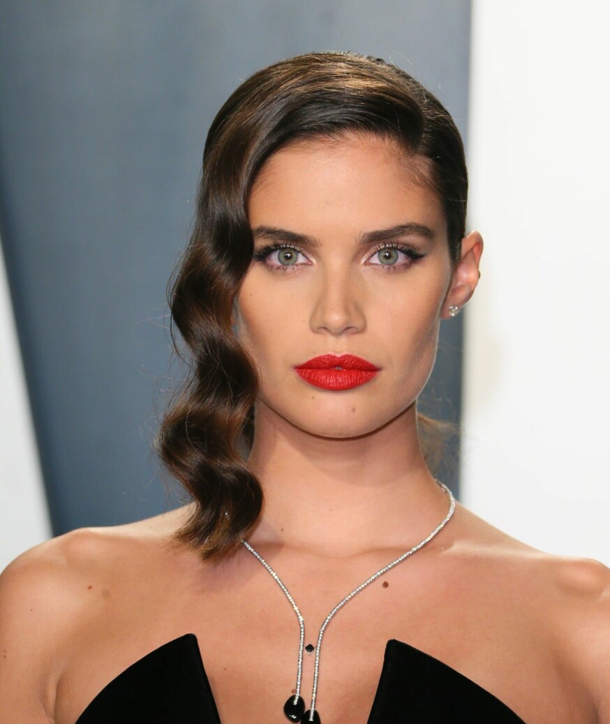 KLASSISK SKJØNNHET: Sara Sampaio blender oss med sin skjønnhet. Nesten som sola i Portugal.