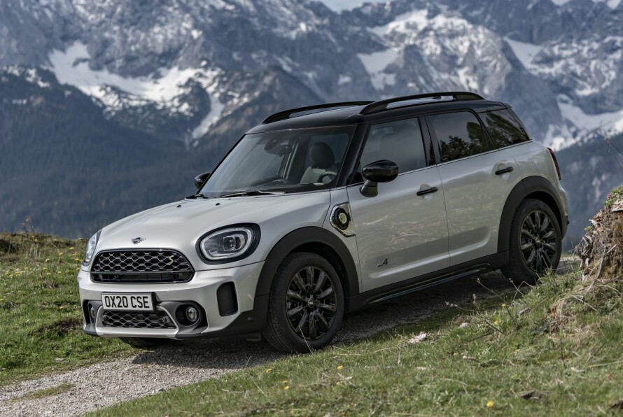 FORNYET: LED-hovedlys blir standard på ansiktsløftede Mini Countryman. Dét er en god nyhet.