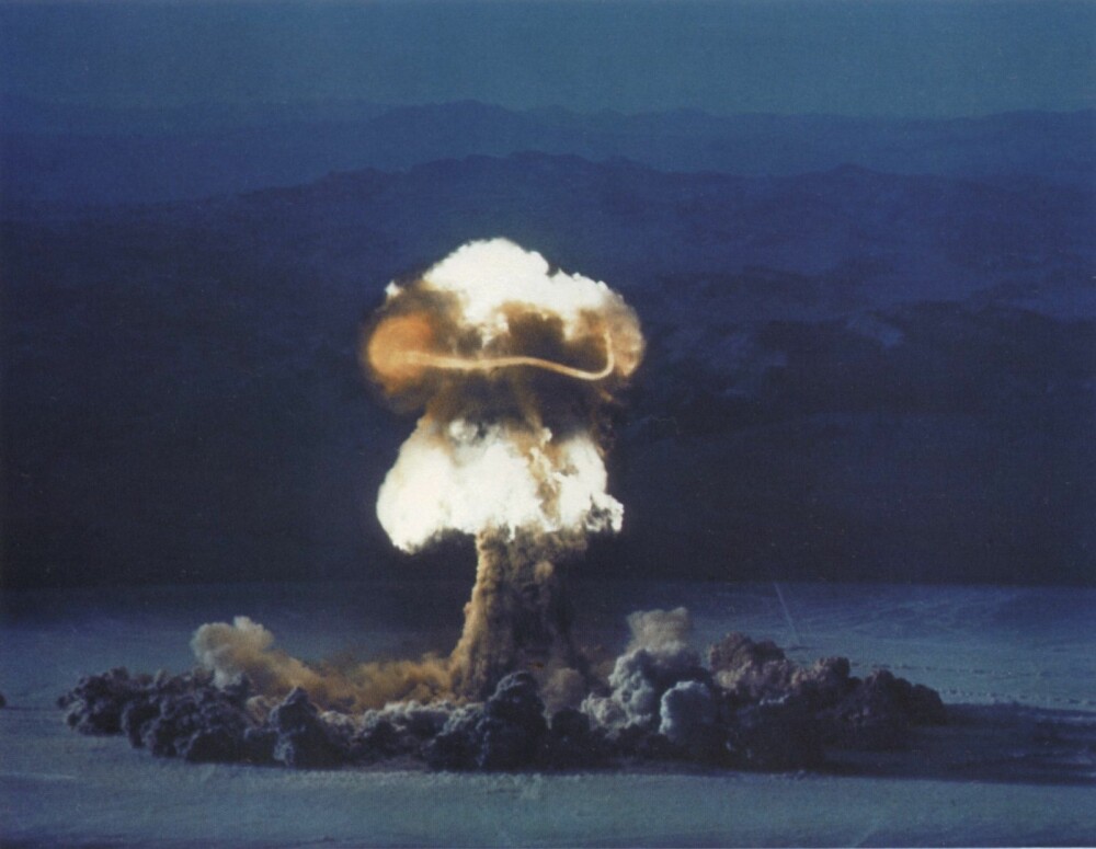 <b>OPERATION PLUMBBOB:</b> Et kumlokk avfyrt av en atombombe innehar jordklodens absolutte hastighetsrekord..