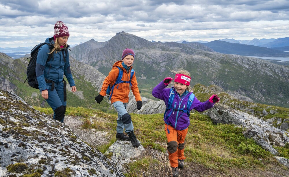 <b>SØRSKOTTIND:</b> En topptur på Sørskottind (608 moh.) kan absolutt anbefales. Distansen er ca. 5,5 km tur-retur og kan fint gjennomføres av barn (6 år). 
