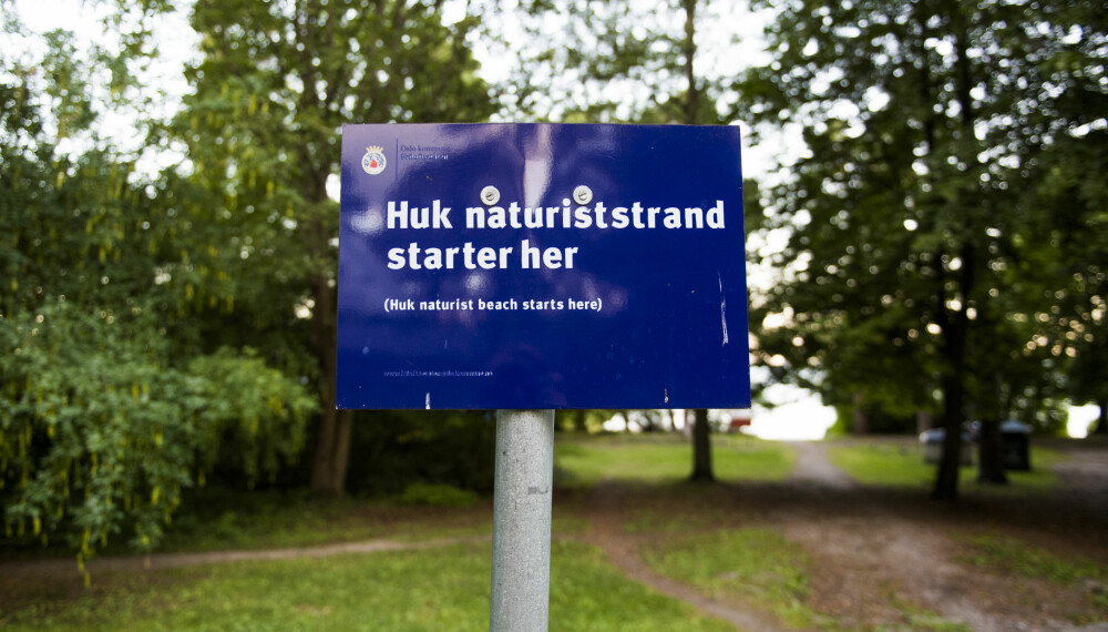 NAKENSTRAND: Informasjonsskilt ved inngangen til Huk naturiststrand på Bygdøy i Oslo.
Foto: Jon Olav Nesvold / NTB scanpix