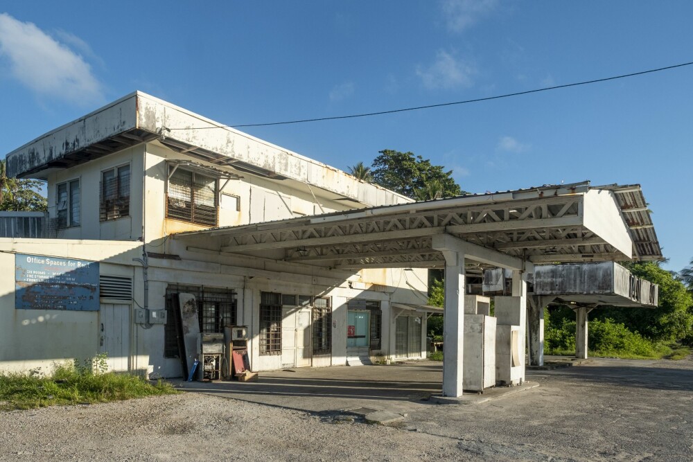 <b>TOM TANK:</b> Forlatte bygninger er et vanlig syn på Nauru. Her en forlatt bensinstasjon.