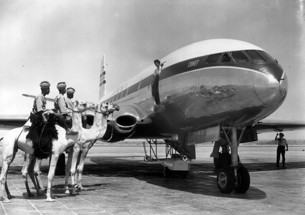<b>EKSOTISK:</b> Verdens første jetpassasjerfly Comet vakte oppsikt over hele verden. Her under mellomlanding i Khartoum på vei til Johannesburg i 1952.