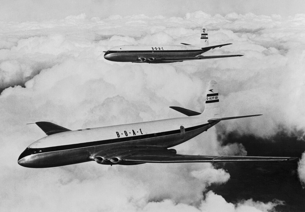<b>ULYKKESFLY:</b> Den tredje produksjonsmodellen G-ALYP (nærmest) falt fra hverandre i luften over Middelhavet i 1954 og drepte alle om bord.