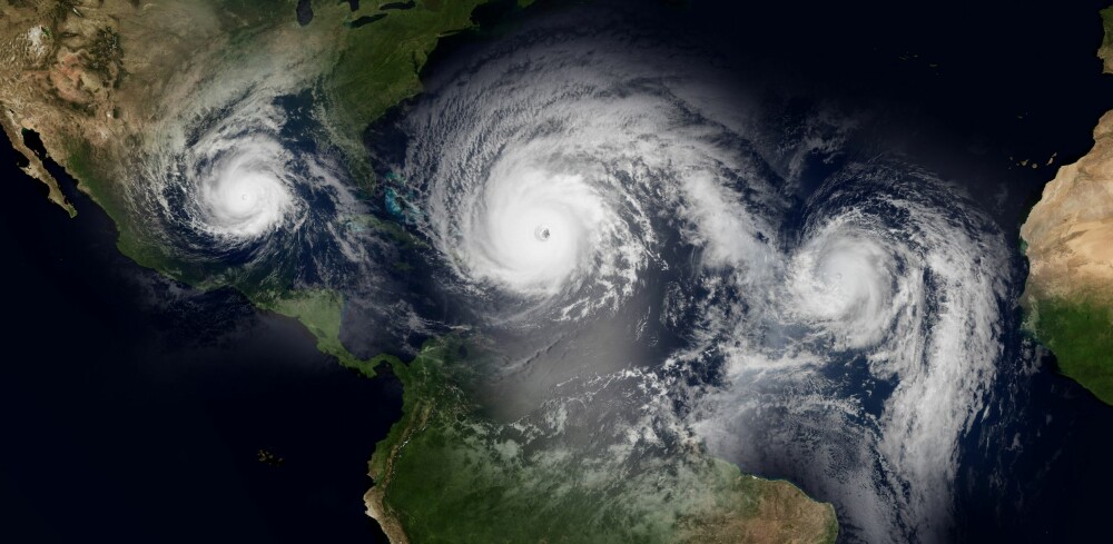<b>STORMER I HOPETALL:</b> Alt ligger til rette for rekord-mange og -store orkaner i år. Her bilde av tre tropiske stormer fra 2017, tatt av NASA.