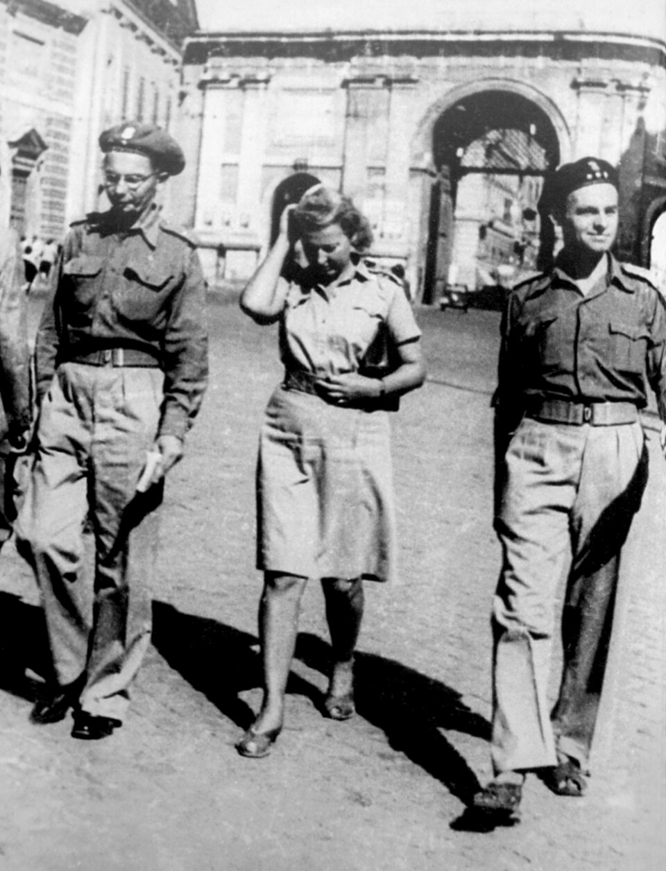ETTER KRIGEN: Witold Pilecki (t.h.) i Roma i september 1945. Her med Marian Szyszko-Bohusz og Maria Szelagowska.