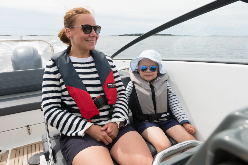 I FARTA: Copilotsetet på babord har plass til en stor og en liten person.