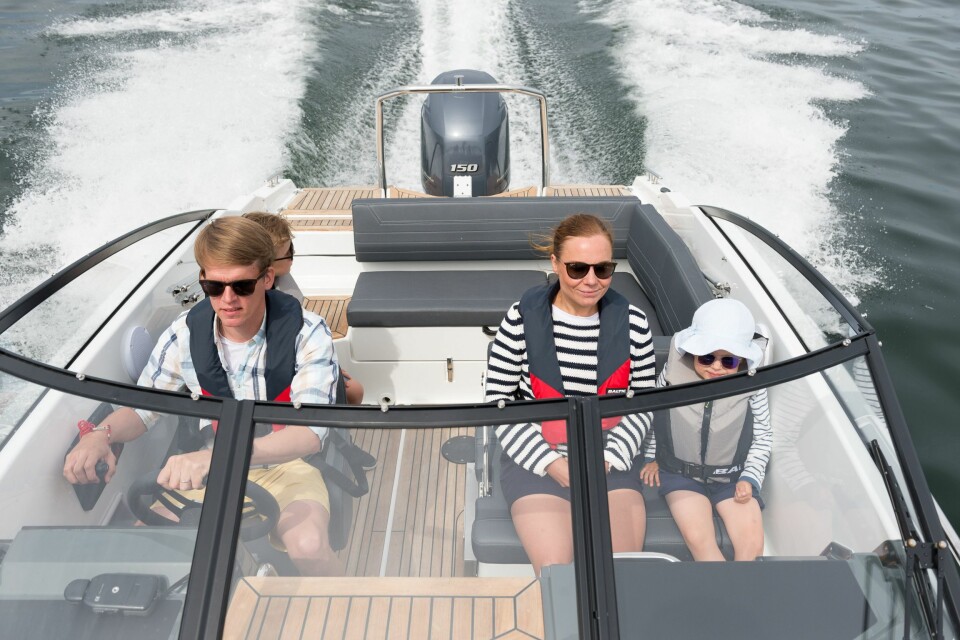 SKJERMET: Vindskjermen er trukket opp og rundt cockpit. Det gir bra ly for elementene.