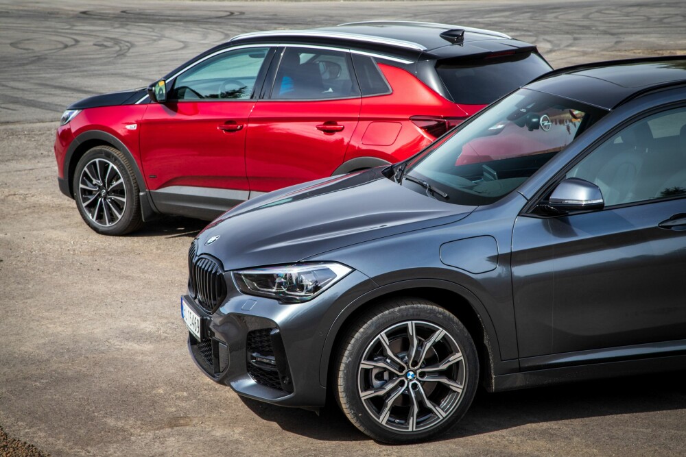<b>ET UMAKE PAR:</b> Prestisjebilen fra BMW møter Opels tysk-franske folkedragster.