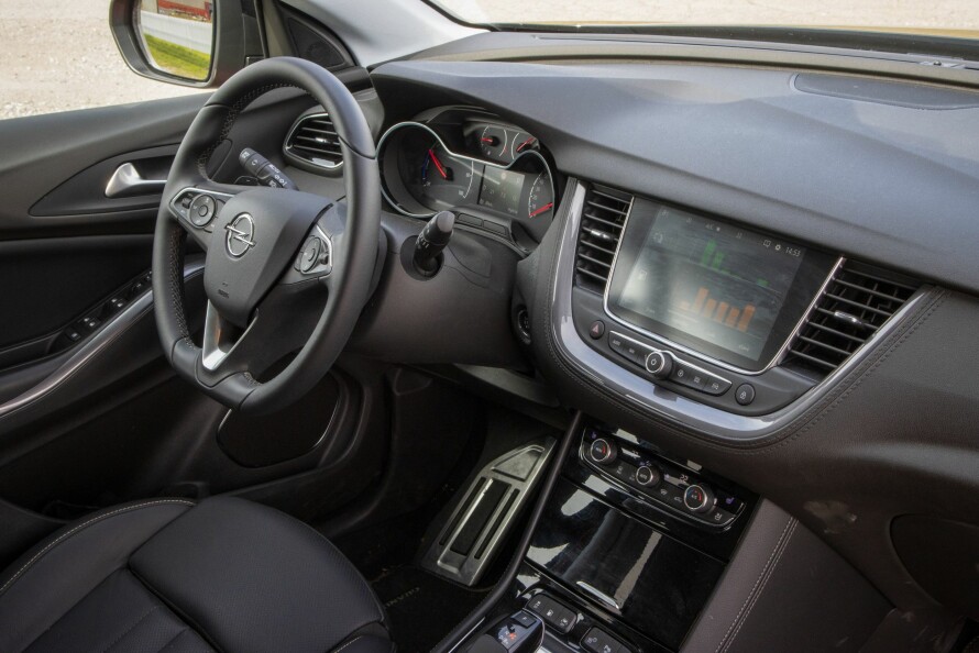 SMÅTRIST: Grei organisering, men på stil og kvalitetsfølelse mangler Opel en del.