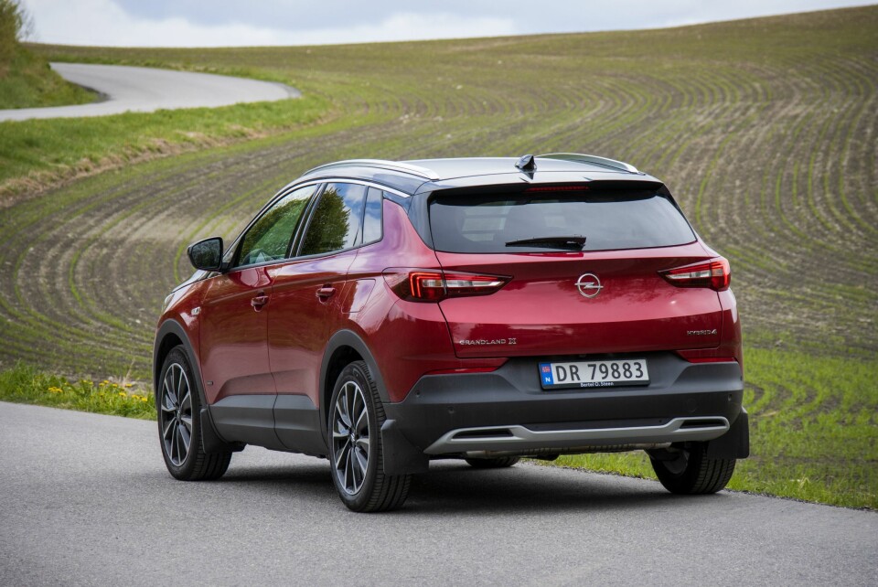 SMIDIG: Opel er morsom å kjøre, byr i tillegg på behagelig fjæringskomfort.