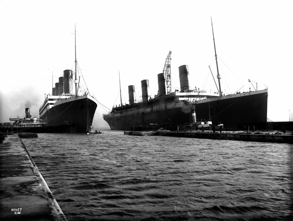 <b>SØSTERSKIP: </b>Titanic og Olympic ved verftet, bare en måned før førstnevnte la ut på sin skjebnesvangre jomfrutur. Om bord på begge skip: Violet Jessop.