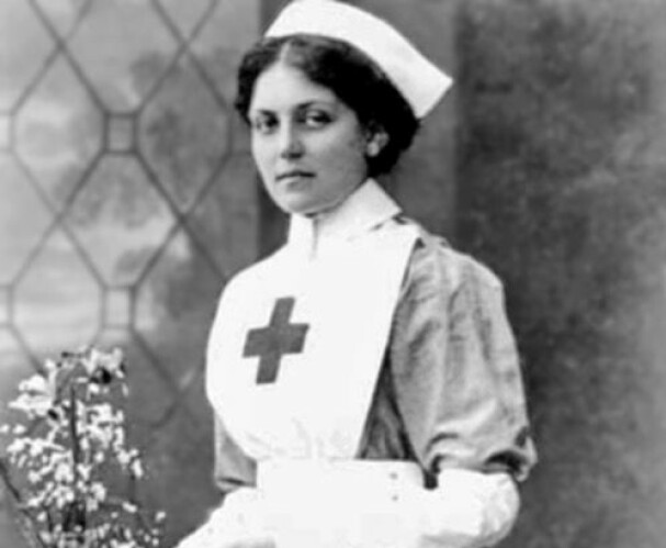 <b>FRA MESSEPIKE TIL SYKEPLEIER:</b> Viola Jessop var om bord på alle de tre søsterskipene til White Star Line, og overlevde dramatiske ulykker på alle.