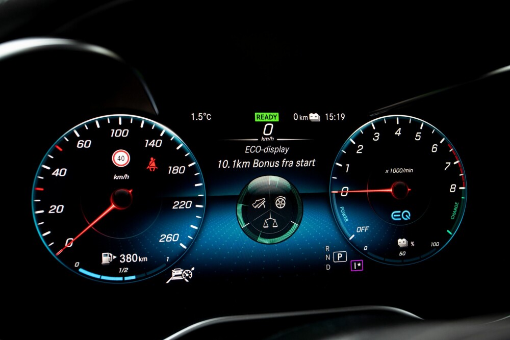 <b>FARGERIKT:</b> Digitale instru­men­t­er i Mercedes kommer i mange varianter. 
