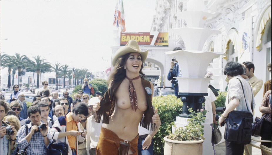 <b>COWGIRL:</b> Filmfestivalen i Cannes var ett av de offentlige stedene kvinner begynte å kaste toppen. Her fra 1979.