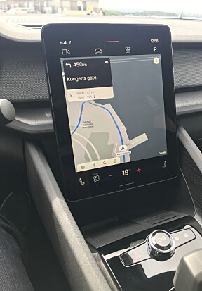 GOOGLE: Stemmestyringen av Google Maps fungerte fint da vi testet. Polestar 2 er for øvrig den første bilen på markedet som drives av Android med Google-apper og innebygde tjenester.