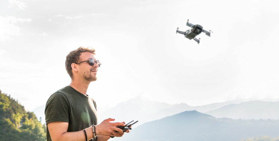 <b>DRONER:</b> For rundt 5000 kroner får man kjøpt droner som har en rekkevidde på to kilometer og en flytid på 30 minutter.