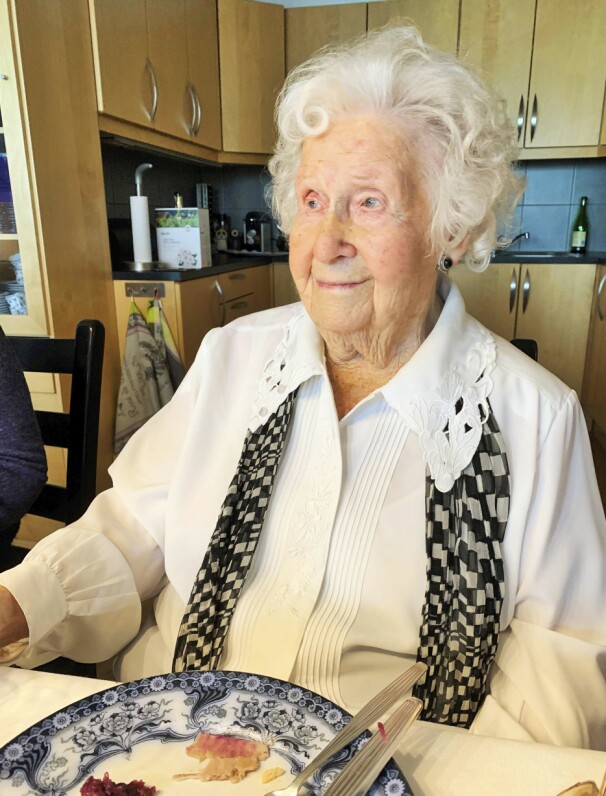 FEIRET: Her feirer Eva sin 105-årsdag. Hun sier hun tar en dag om gangen.