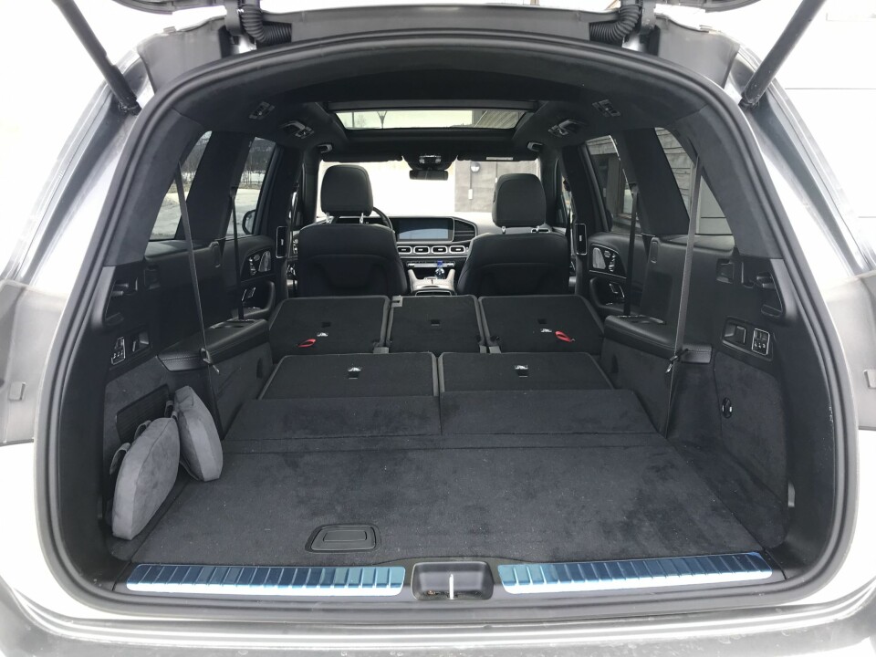 VAREBIL: Dette er en av årsakene til at GLS er ettertraktet som varebil: Det er raust med lasteplass.