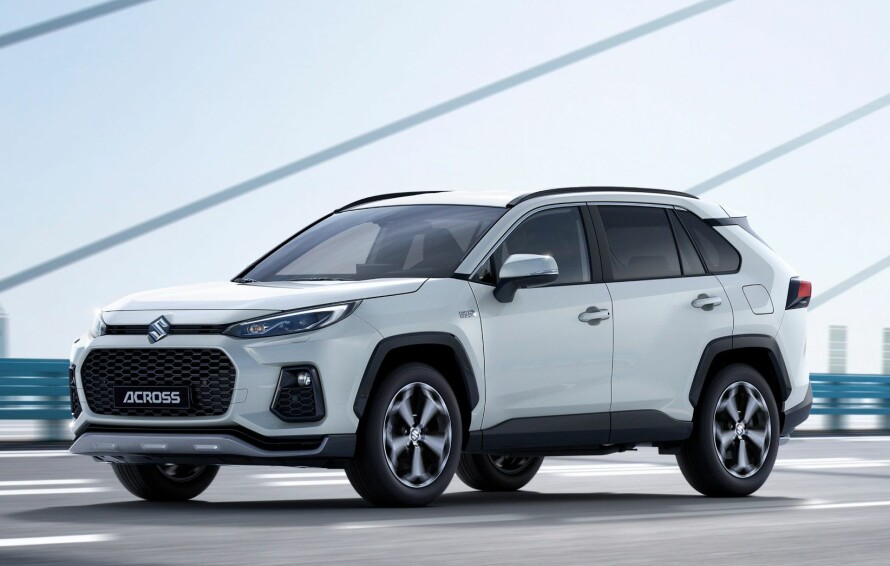 SAMARBEID: Suzuki Across er det første ladbare resultatet på samarbeidet mellom Suzuki og Toyota i Europa.