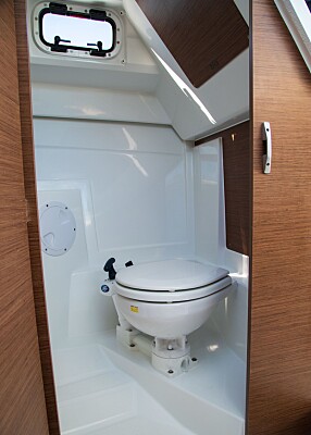 <b>LITE, MEN VIKTIG:</b> Separat toalettrom gir båten bedre turkapasitet.