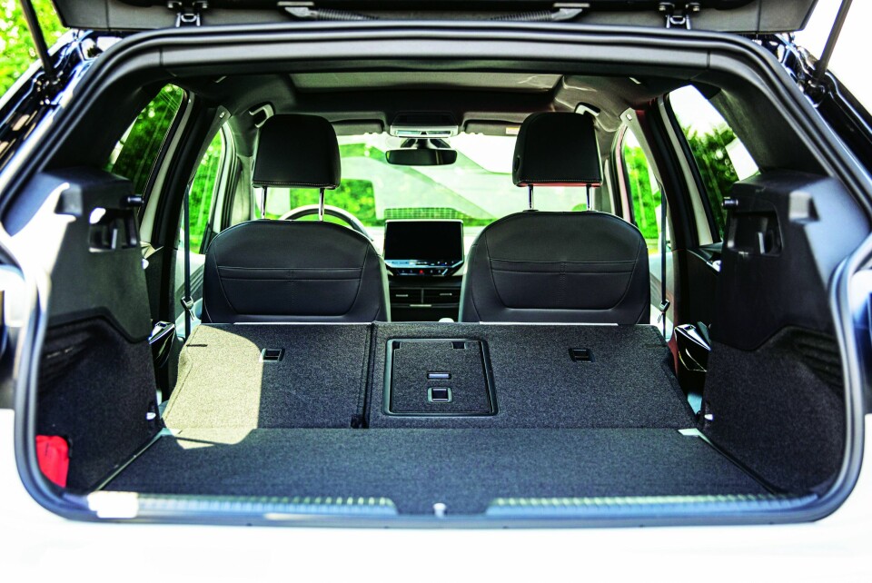 BAGASJE: Lastevolumet er omtrent som i Golf, med 385 liter.