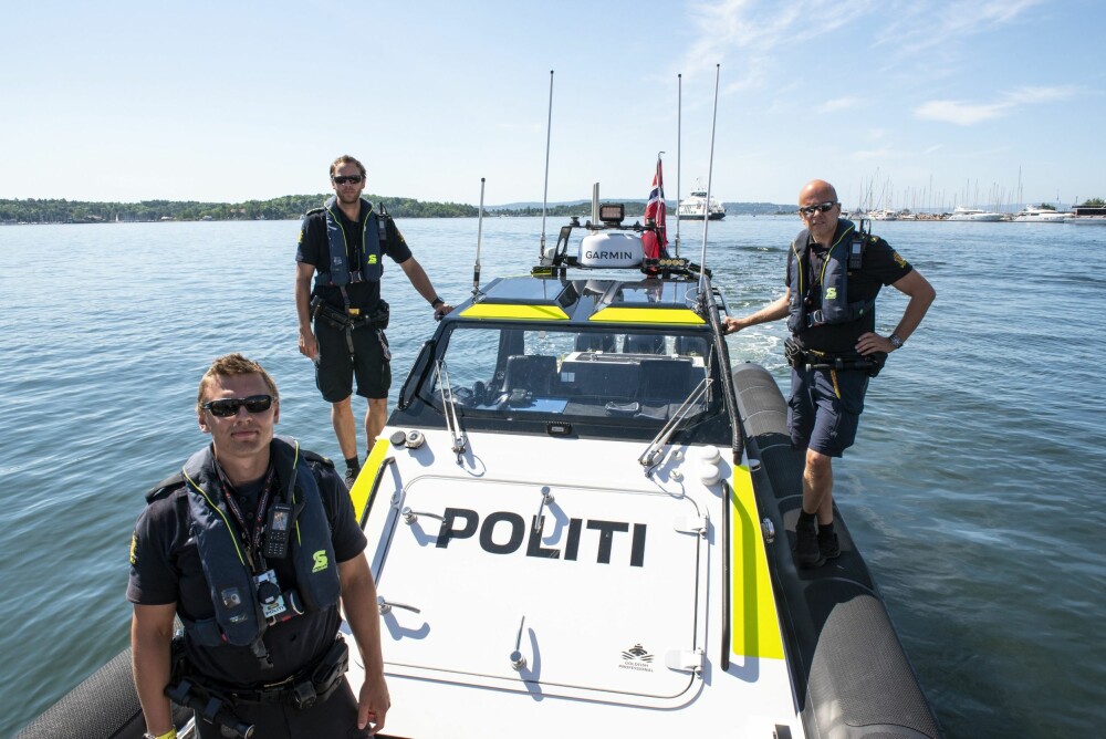 <b>SJØPOLITI:</b> Edmund Randers, Mads Gjerustad og Terje Løvold har lang erfaring som sjøpoliti. Siden spesialbåten kom i drift har den gått 2500 timer på to og en halv sesong.