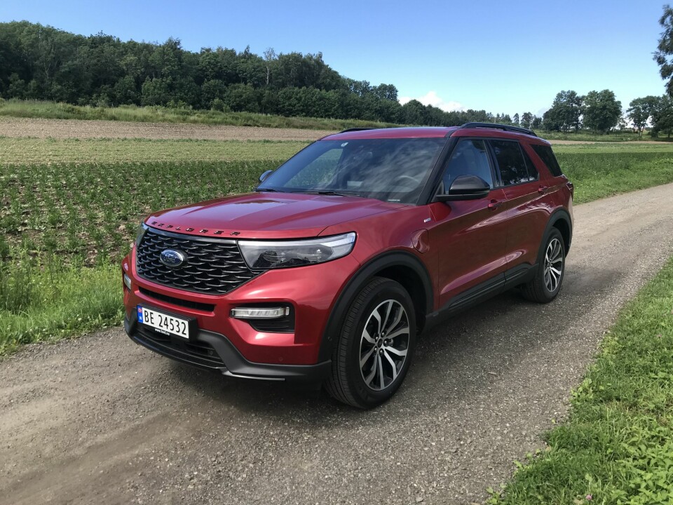 KRAFT: På en parallellhybrid som Ford Explorer er både bensinmotor og elektromotor koblet til drivhjulene. Motorene kan brukes samtidig eller hver for seg. En fordel er at tilhengervekten blir tilnærmet lik som en forbrenningsmotor.