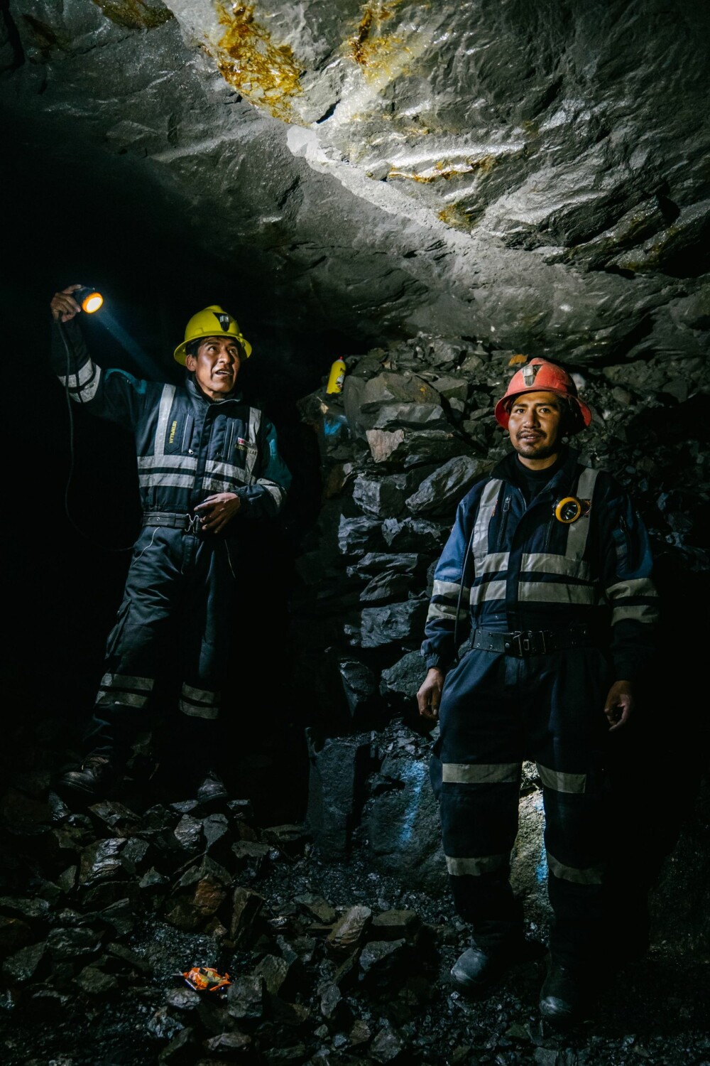 <b>I GRUVEN:</b> Gullgruvene er ofte lange, mørke sjakter hvor arbeiderne tilbringer lange arbeidsdager. 