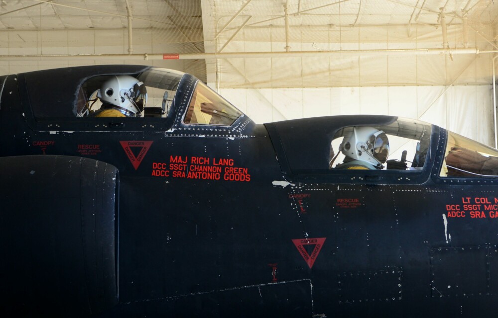 <b>KREVENDE UTDANNELSE:</b> Toseterversjonen av U-2 benyttes til trening på Beale AFB. Selv erfarne piloter sliter med landingene de første gangene.