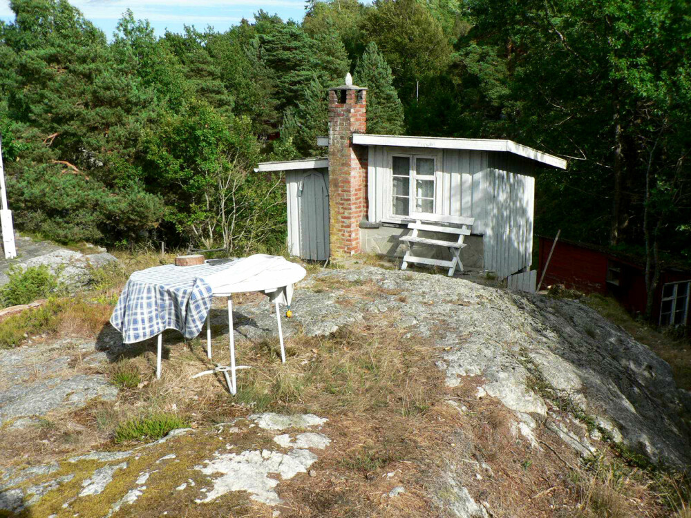<b>GOD SJØUTSIKT:</b> Hytta på Skåtøy utenfor Kragerø ble revet for å gi plass til en større hytte. Kravet til komfort er annerledes i dag enn da denne var ny. (Foto: Berg-Kragerø Museum)