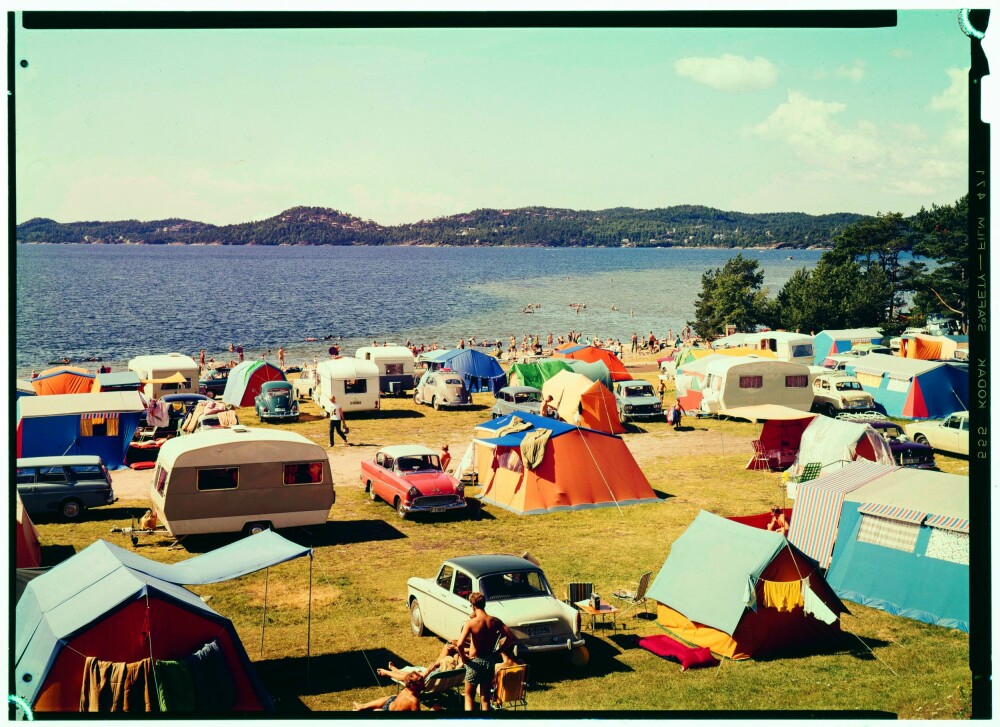 <b>TETT I TETT:</b> På 1960-tallet skjøt campinglivet fart. Her fra Hamresanden utenfor Kristiansand.