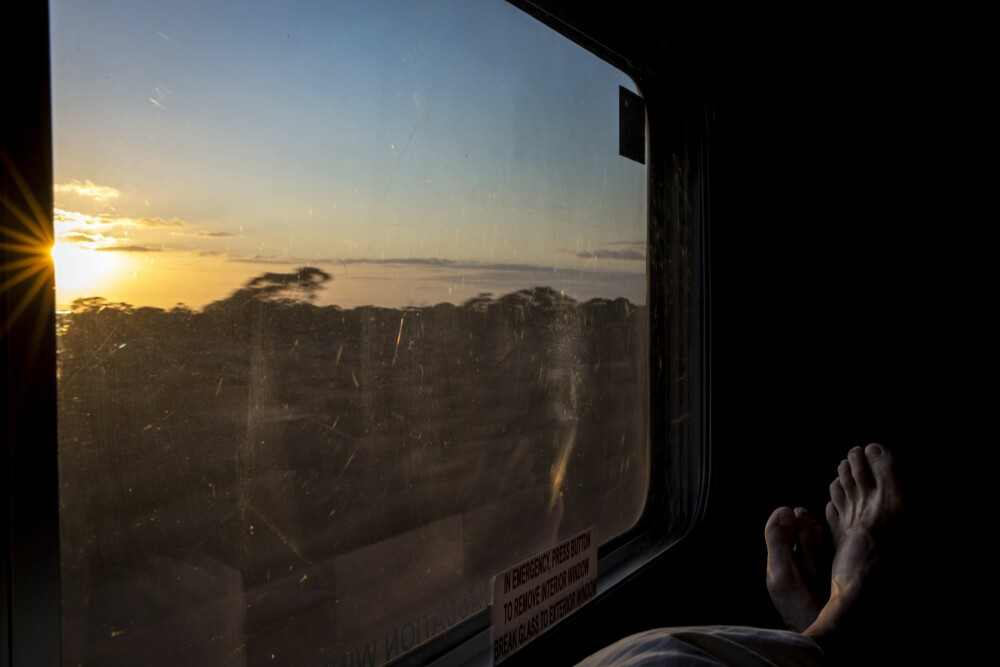 <b>SOLOPPGANG:</b> Jeg våknet til en sol som stiger opp av horisonten langt ute i den australske ødemarken. Heten er intens – men det er utenfor vinduet. Slik luksus er helt greit en gang iblant.