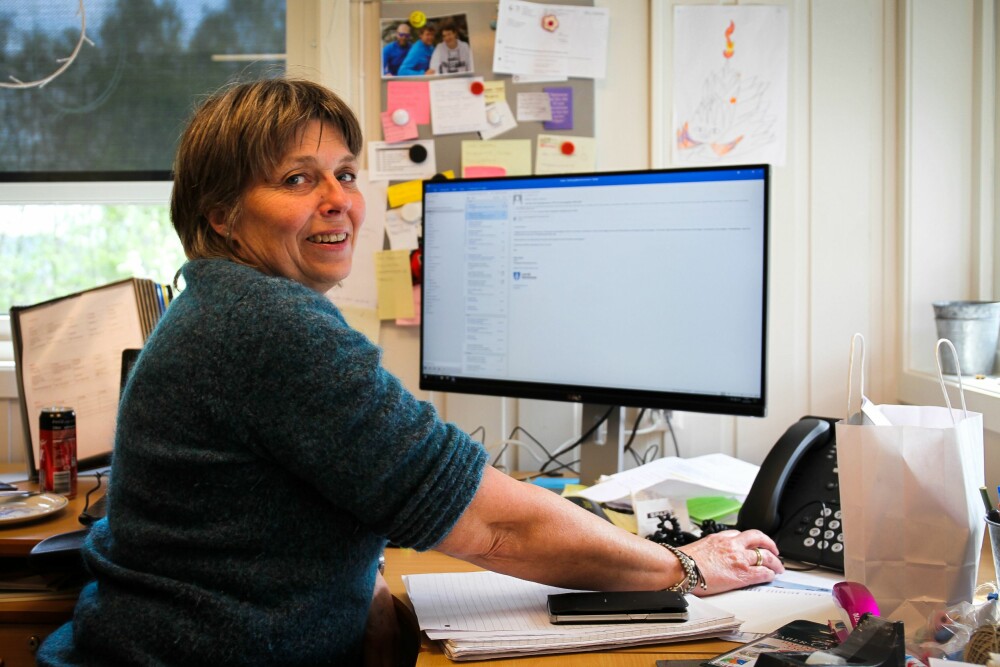 PÅ JOBB: Heidig Skaug foran PCen i barnehagen hun styrer.