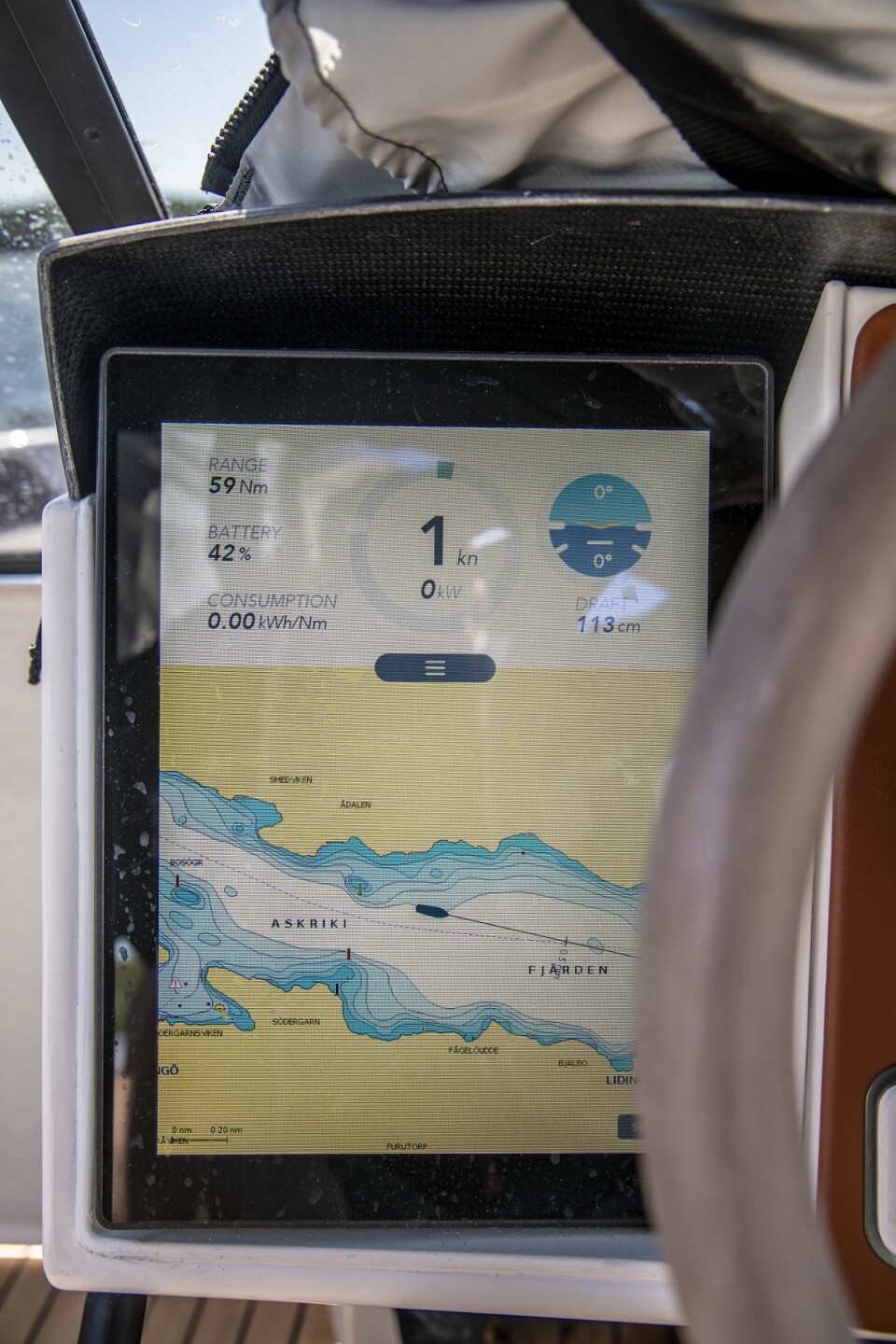 TESLA-STIL: Et egenutviklet betjenings- og navigasjonssystem, lett inspirert av Tesla. Blant annet med oppdateringer via nett.