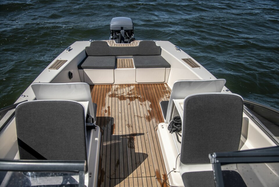 SPARTANSK: I cockpit ser du langt etter stor sofa og myke puter. Her møter et innovativt konsept virkelighetens begrensninger.